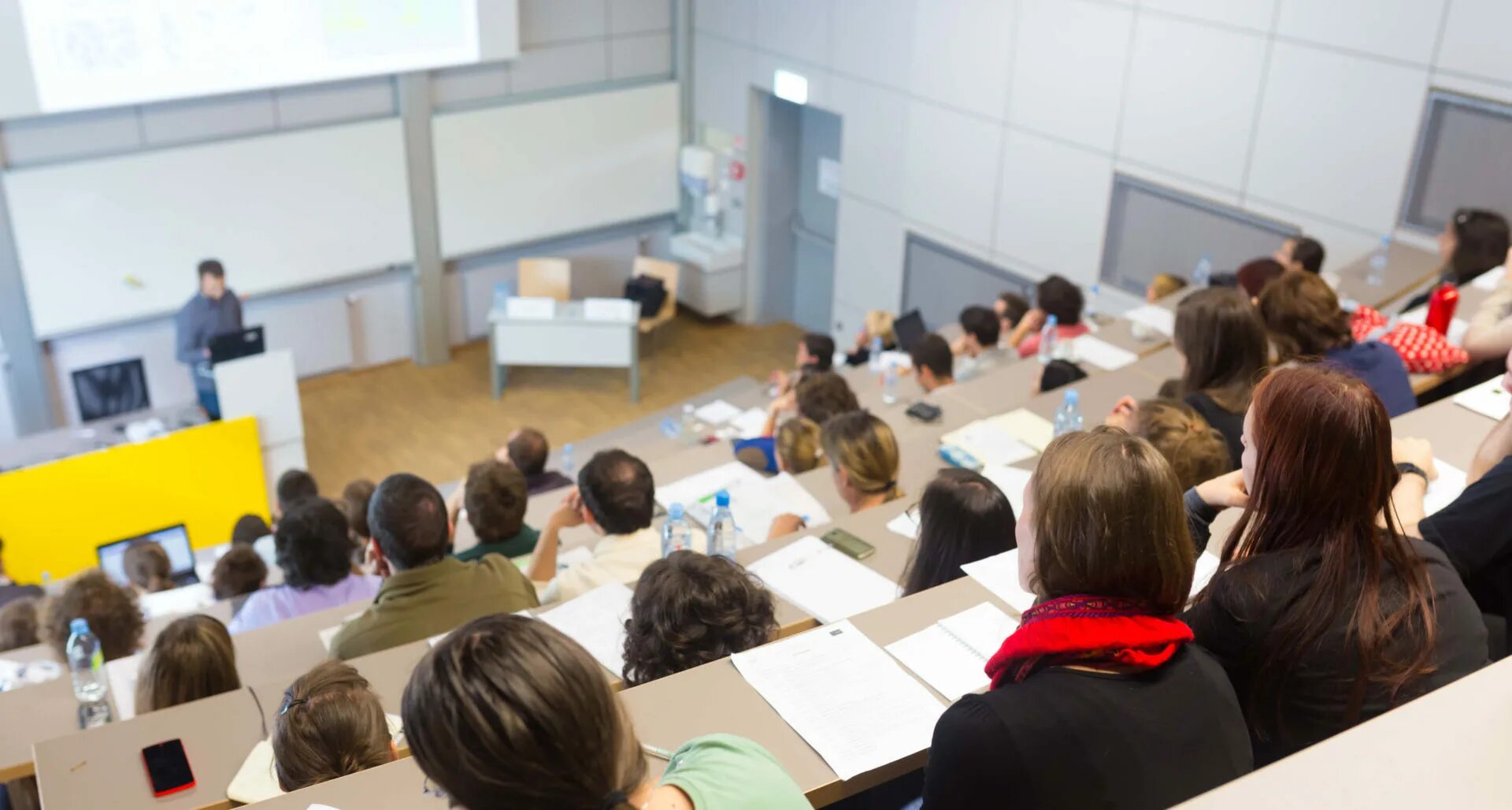 Получения образования для любого. Преподавание в вузе. Образование университет. Лекция в институте. Образование в вузе.