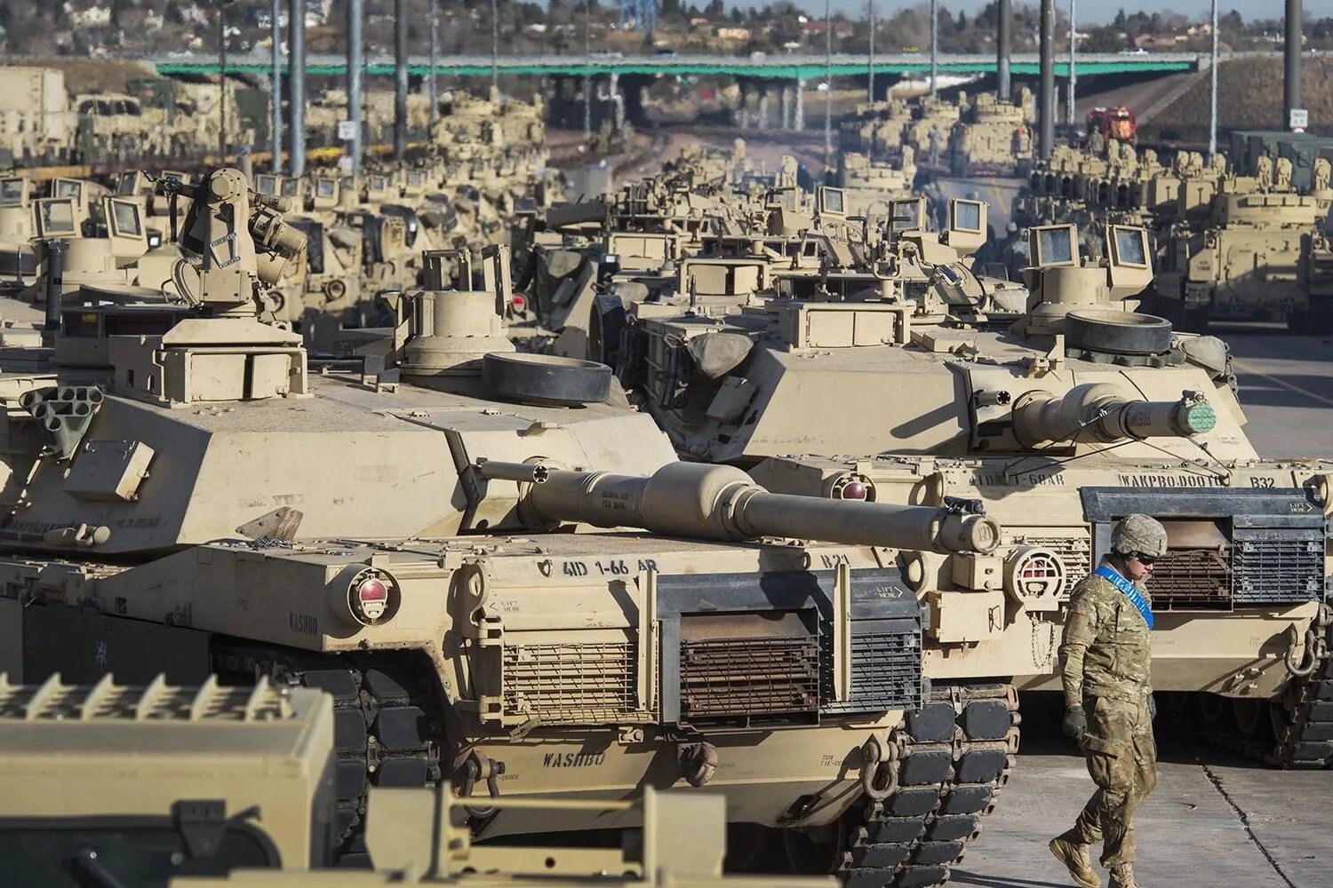 Цена танка абрамс 2023. M1 «Абрамс». Танки m1 Abrams. Танк Abrams m1a2. Американский «Абрамс м1».