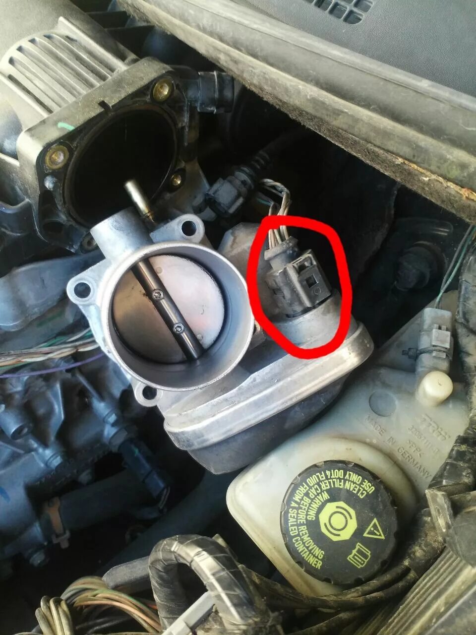 Дроссель приора 16. Трубки дроссельной заслонки элантра. Дроссельная заслонка королла 150 полоски. Дроссельная заслонка кашкай 1. Дроссельная заслонка ej20e.