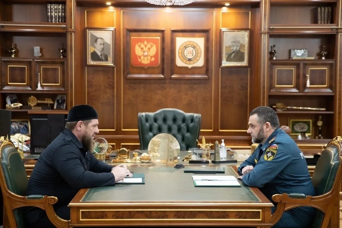 Глава мчс чеченской республики цакаев. Цакаев мчс чечня. министр мчс чечни. глава мчс чечни цакаева.