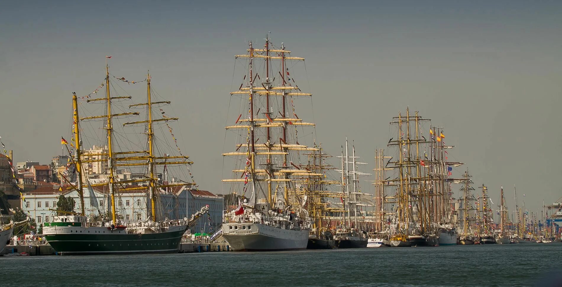 Таллер судна. Парусник alexander von humboldt. Tall ships races 2023. Ship race. Парусник адмирал крузенштерн.