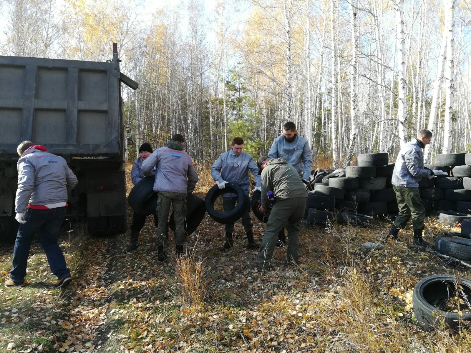 Погода емельяновский никольское. Вывоз свалок в Емельяновском районе. Жители села Еловое Емельяновский район. Село Еловое Емельяновского района. Несанкционированные свалки шин.