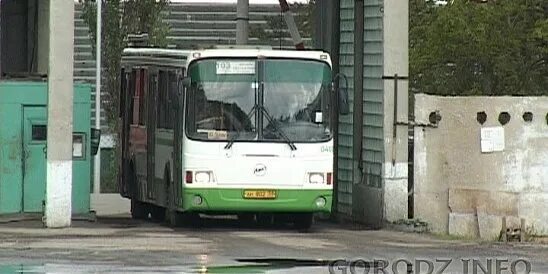 Маз 112 автобус заречный. Автобусы заречного 203а. Автобусный парк рязань. На лыжах за автобусом. Заречный пензенская область автобусы.