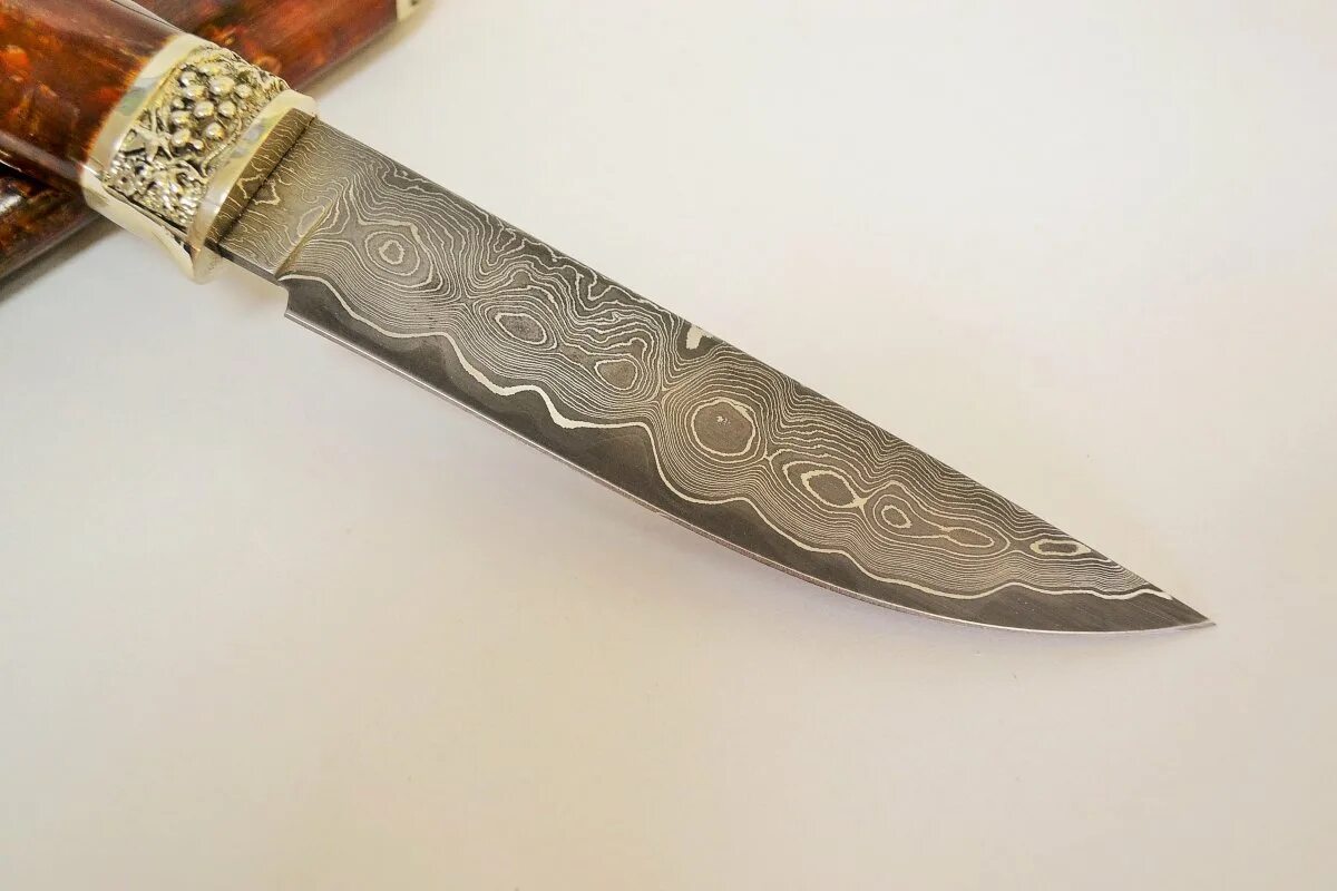 Ламинированная сталь. Нож кодзука Дамаск. Нож ламинатная сталь. Нож ламинированный Дамаск. Ламинатный Дамаск нож.