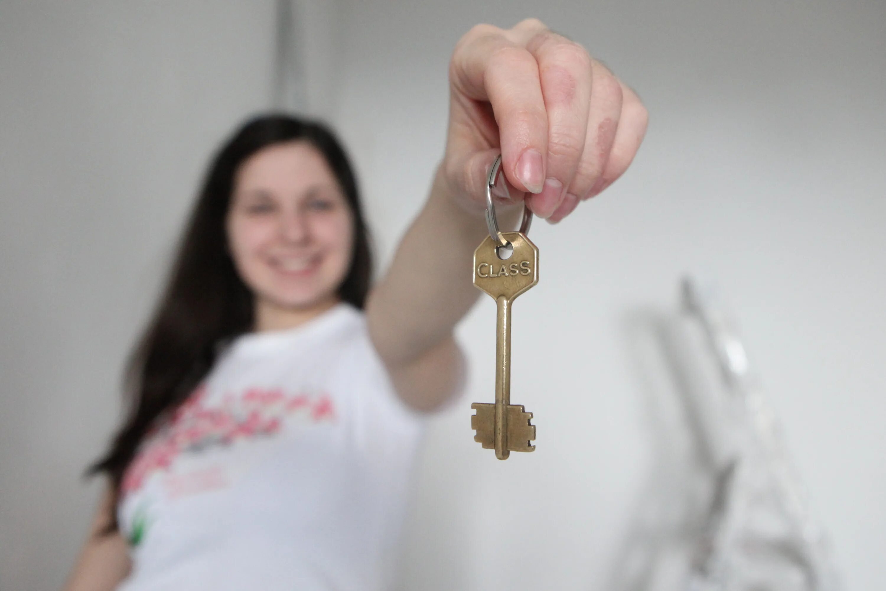Ключи от квартиры. Квартиры для детей сирот. Квартира ключи. Ключи от нового жилья.