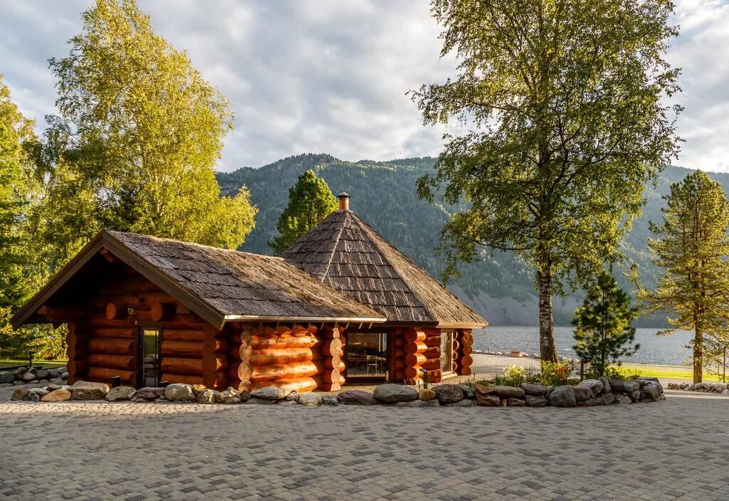 Village teletskoe. Алтай Виладж горный Алтай. Телецкое Вилладж. Шале Алтай Вилладж Телецкое. Altay Chalet горный Алтай.