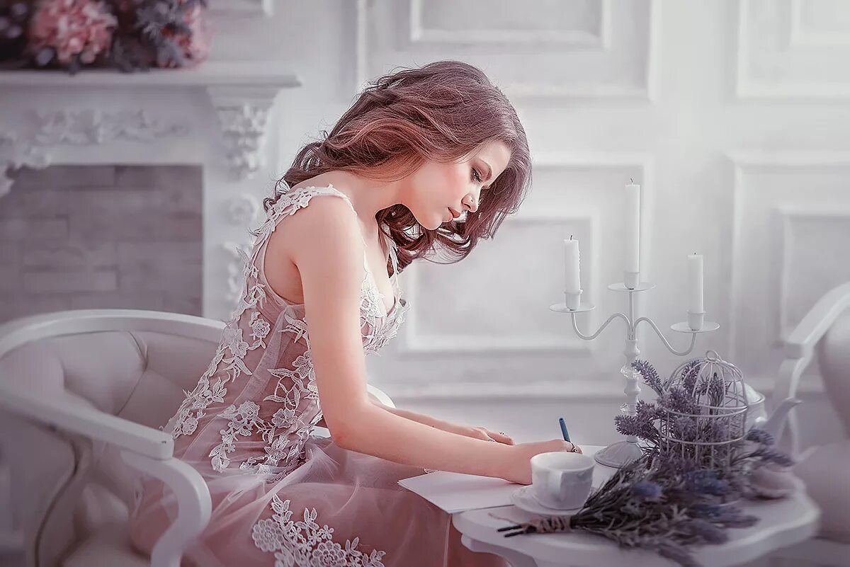 Она написала первой. Про меня все забыли. Она пишет мне восап. Мужчина и женщина за столиком. Ты просишь меня заварить но ты это делаешь без уважения.