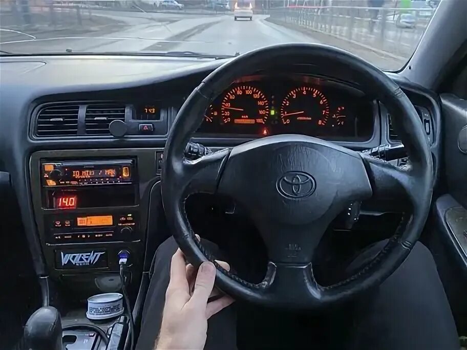 Toyota chaser 100 салон левый руль. Чайзер 100 левый руль. Чайзер левый руль. Салон чайзер 100 рестайл. Руль чайзер 100.