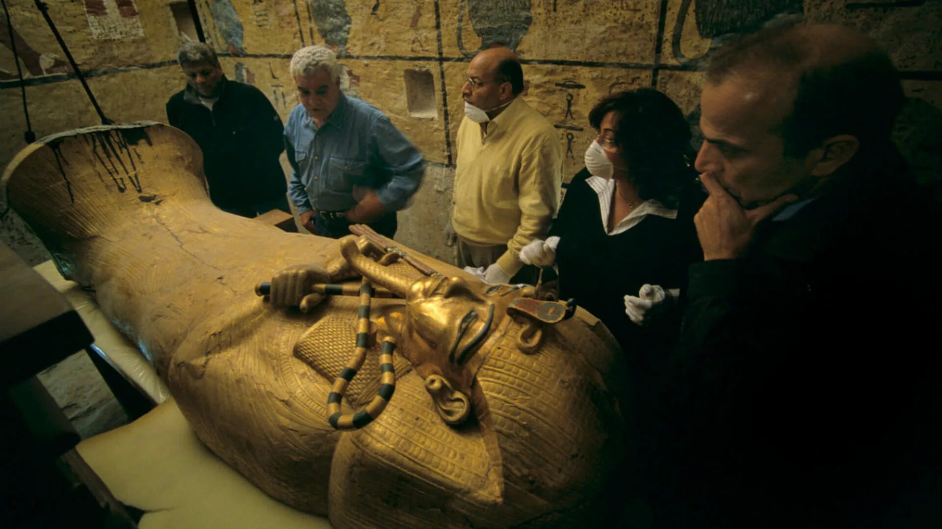 Гробница фараона Тутанхамона. Гробница Тутанхамона саркофаг. Находка гробницы Тутанхамона 1922. Гробница Тутанхамона Мумия.