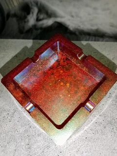Пепельница из смолы