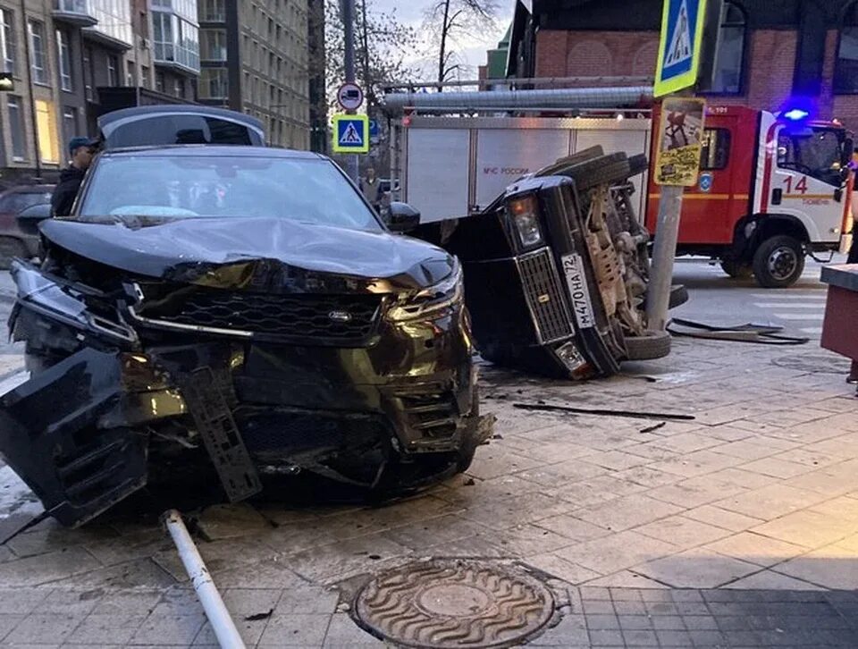 Фото аварий автомобилей. Тюмень 14 апреля