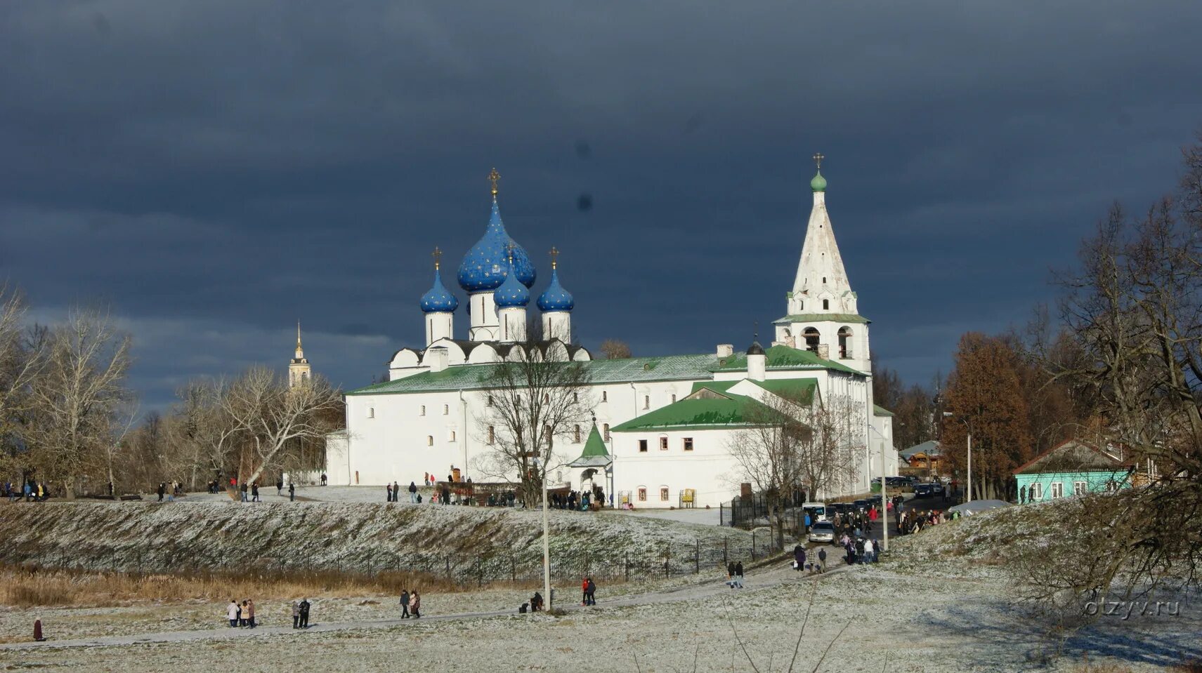 Суздальская камера. Посадские торговые ряды суздаль. С камерой в суздале. Спасская горка суздаль. Суздаль достопримечательности черно белые.