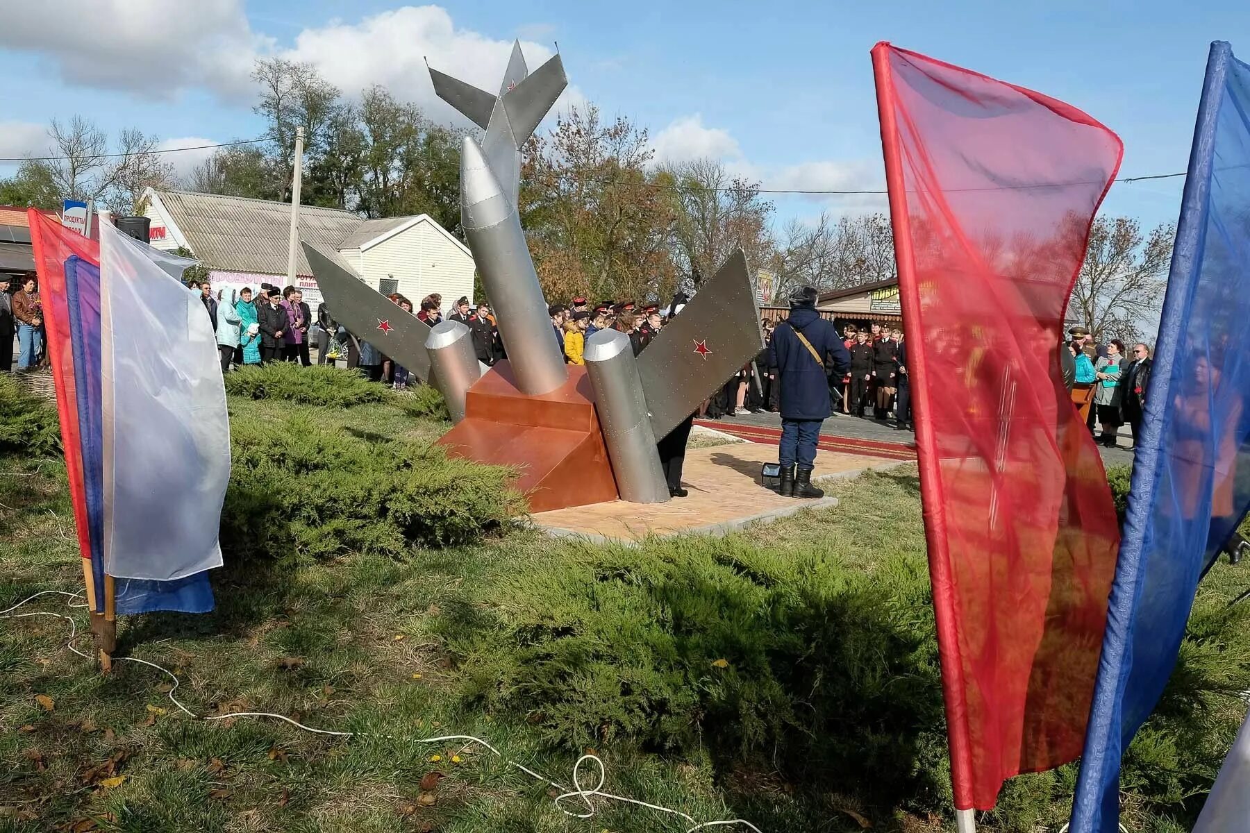 Станица черноерковская краснодарский край. Памятник военному летчику в Черноерковской Славянского района. Станица Черноерковская. Памятники в Черноерковской. Станица Черноерковская Славянский район.