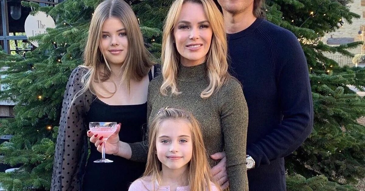 Daughter s husband. Amanda Holden дочь. Родители Аманды.