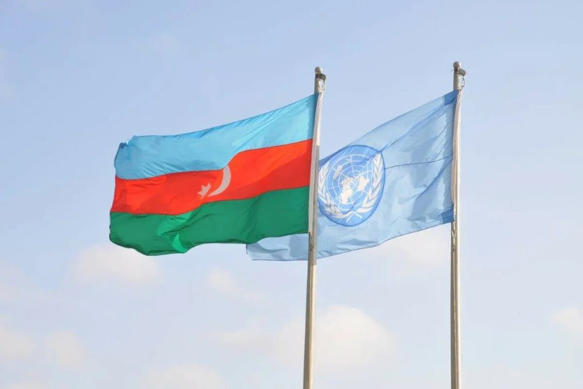 Конвенции азербайджан. BMT Azerbaijan. Флаг ООН И Азербайджана. BMT Azerbaijan Flag. Флаг ООН.
