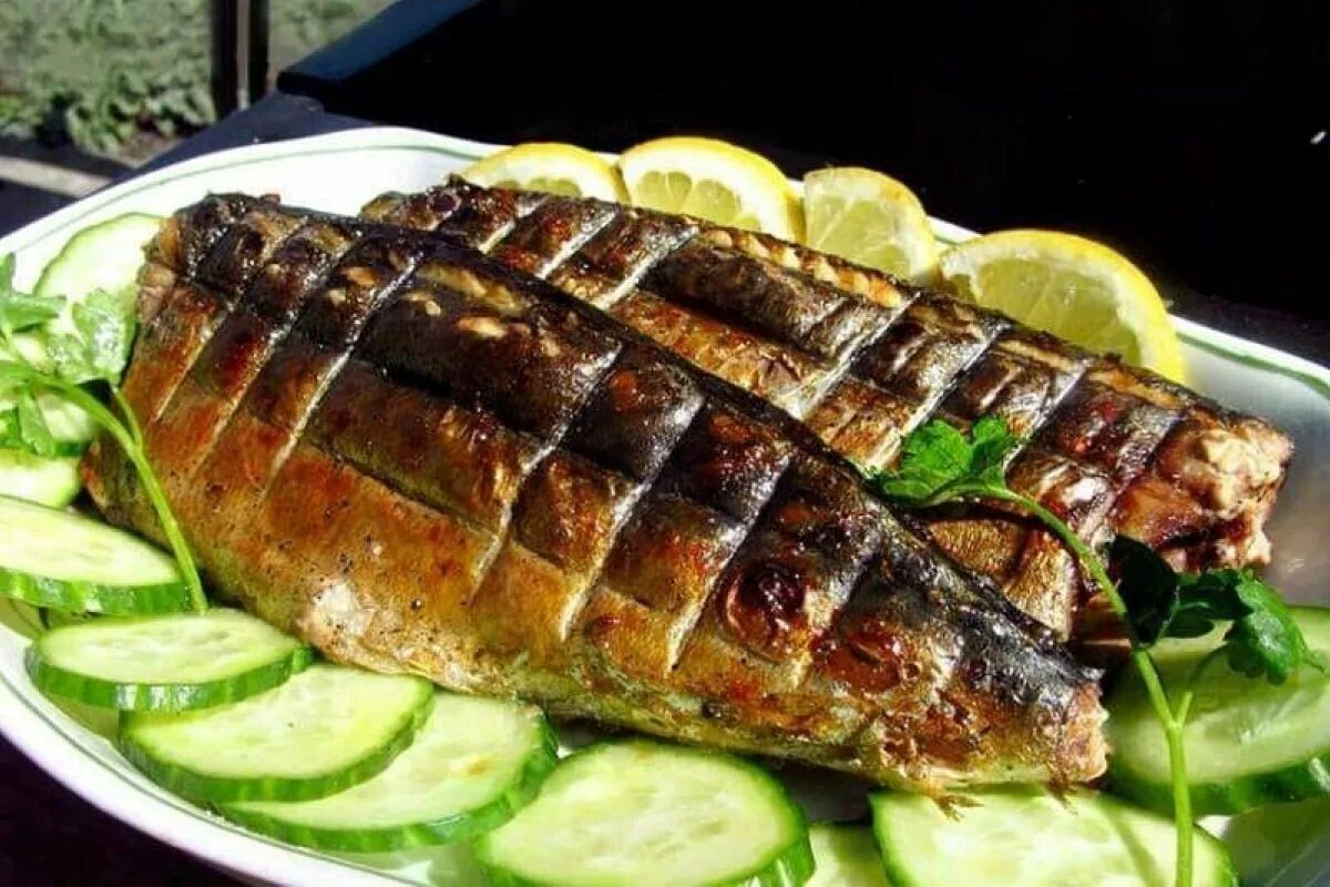 Рецепт скумбрии на мангале с лимоном