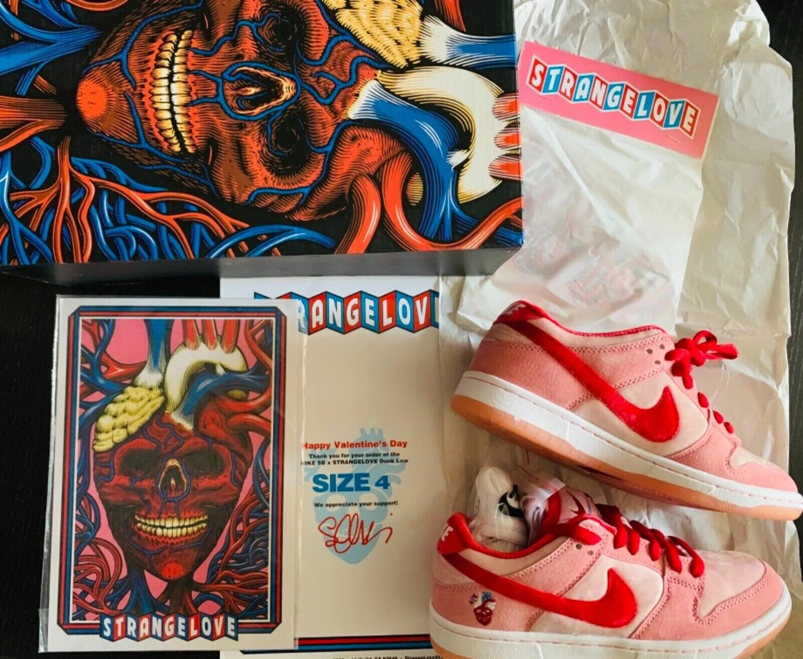 Стрэндж лове. Nike Strangelove. Strangelove Skateboards x Nike SB Dunk Low. Strangelove Nike коробка. Dunk Low Strangelove коробка.