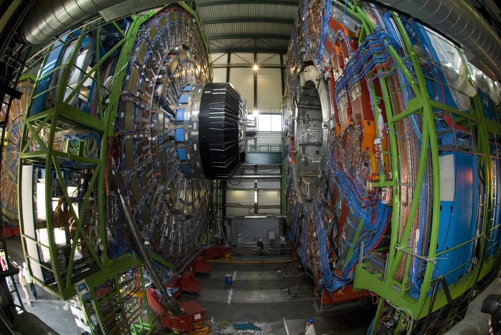 Ускоритель атомных частиц. Адронный коллайдер ЦЕРН. Большой адронный коллайдер ЦЕРН. Бак большой адронный коллайдер. Большой адронный коллайдер в CERN.