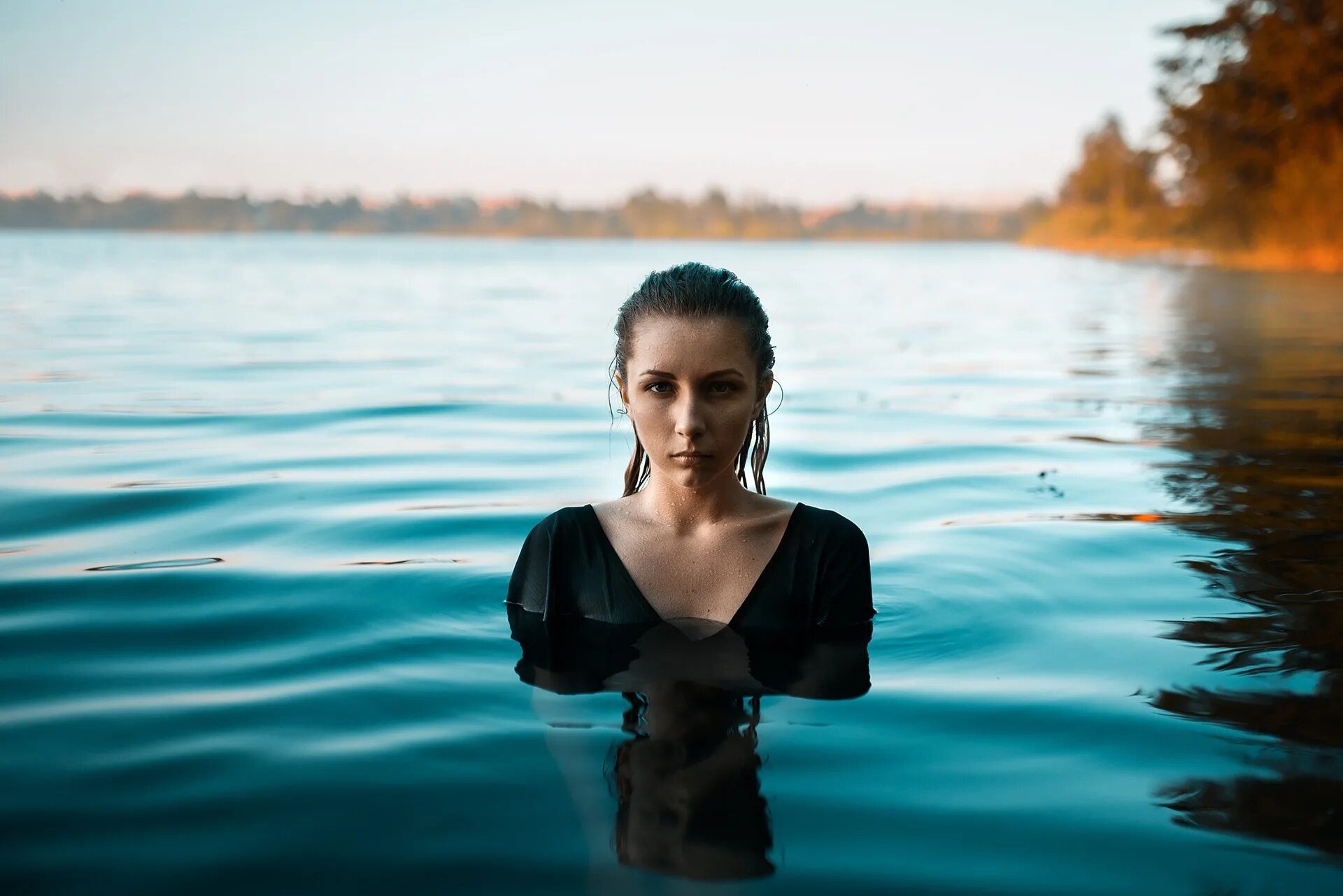 Девушка по пояс в воде. Фотосессия в воде. Женщина вода. Фотосъемка в воде. Девушка в воде 18