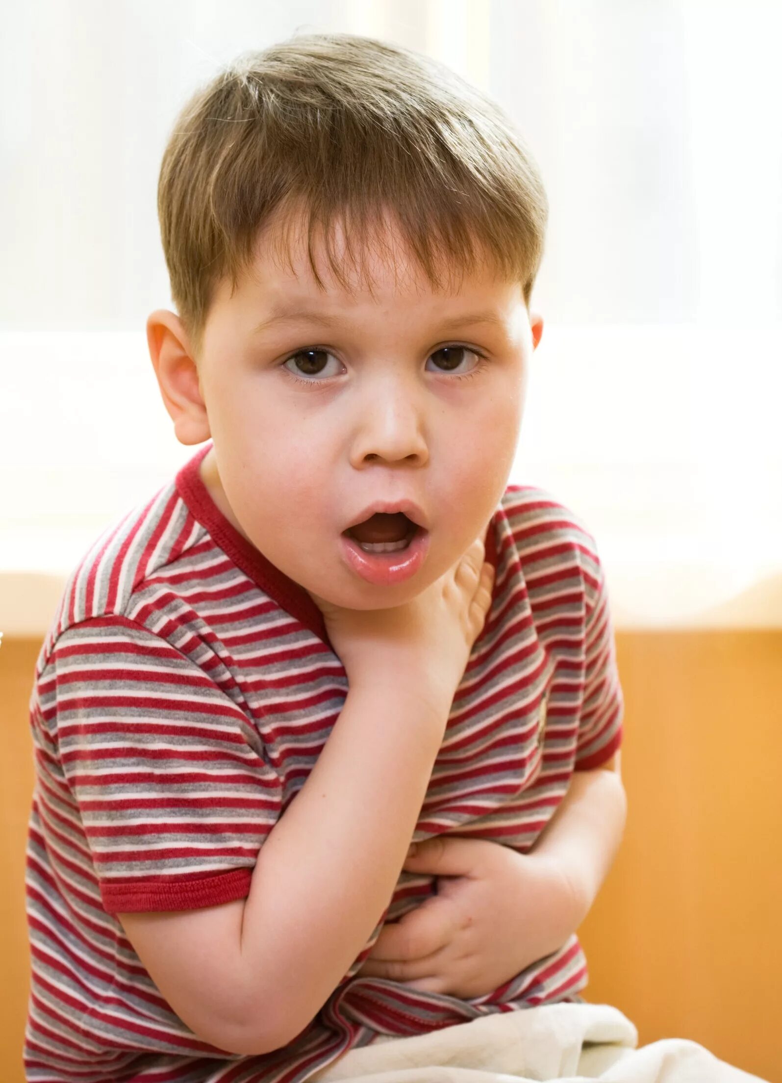 Затруднение дыхания у детей. Шумное дыхание у взрослых. Одышка у детей. Пациент с одышкой. Кашель у ребенка.