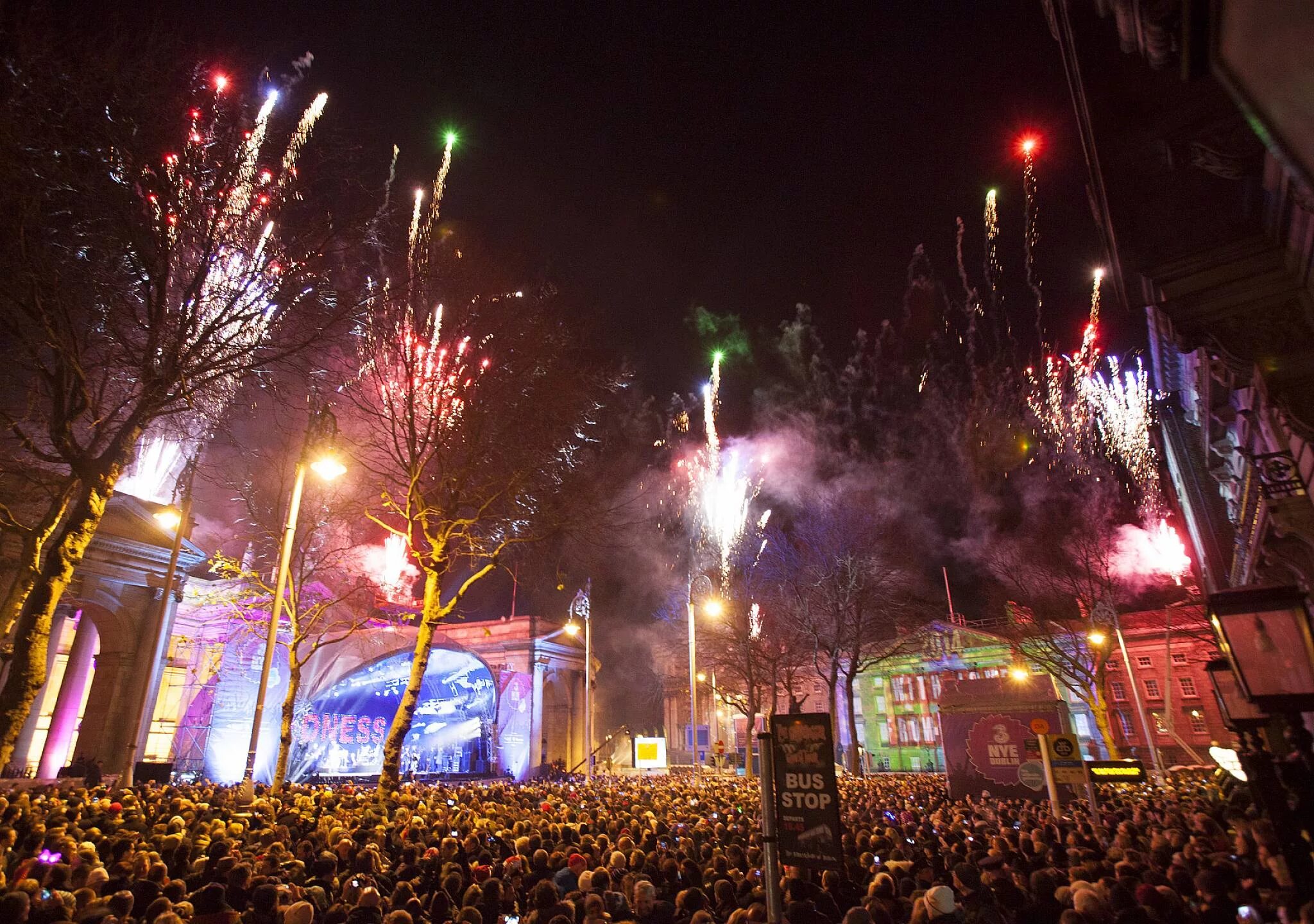 New years festival. Новый год в Ирландии. Рождество в Северной Ирландии. Новый год в Северной Ирландии. Рождество в Ирландии традиции.