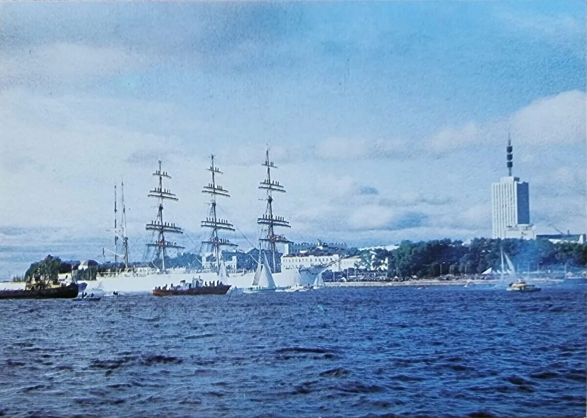 Барка архангельск. Парусник в порту архангельска. архангельск 1984.