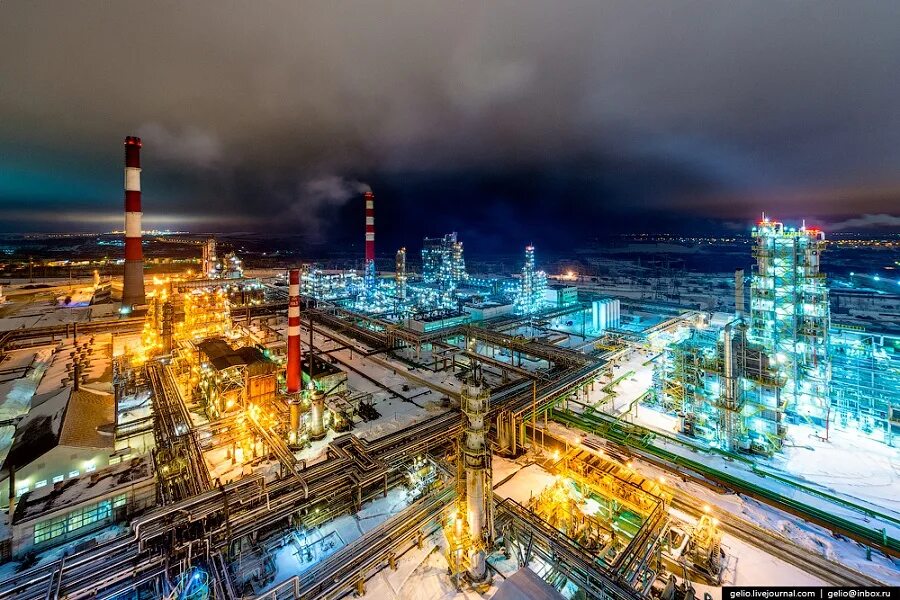 Нефтеперерабатывающая отрасль промышленности. Нефтеперерабатывающий завод фергана. Перспективы развития нефтеперерабатывающей промышленности. Нефтеперерабатывающая промышленность италии. Нефтеперерабатывающий завод ишимбай.