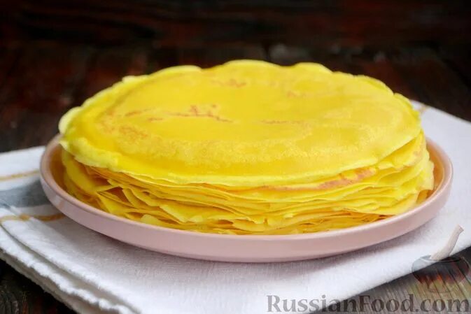 Блины на сливках. Блины из сливок. Блинчики коричневые. Блины с куркумой рецепт с фото. Как готовить блины на сливках.