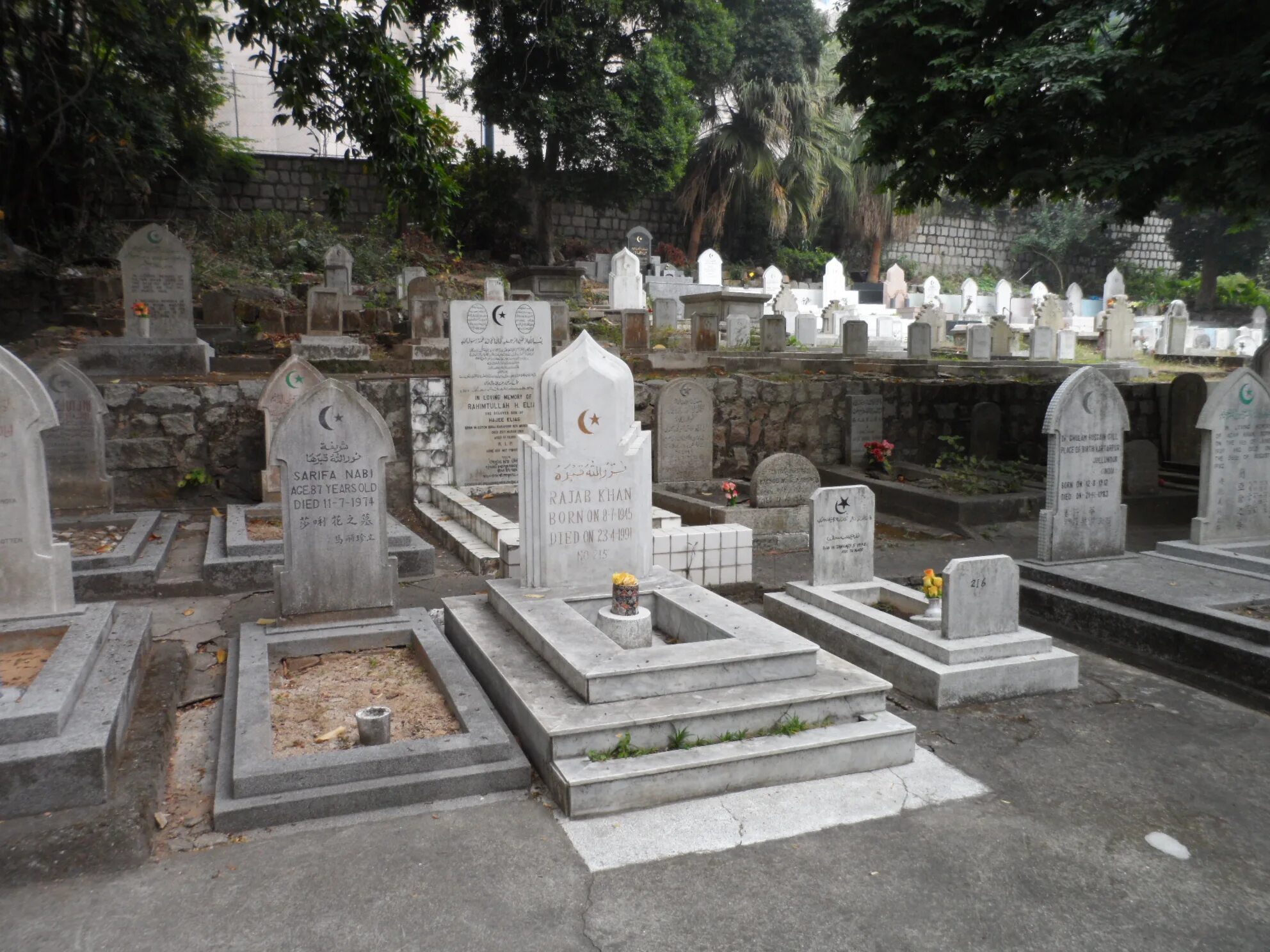 Можно ли посещать кладбище в исламе. Некрополь мусульманское кладбище. Арабское кладбище. Древние мусульманские кладбища.