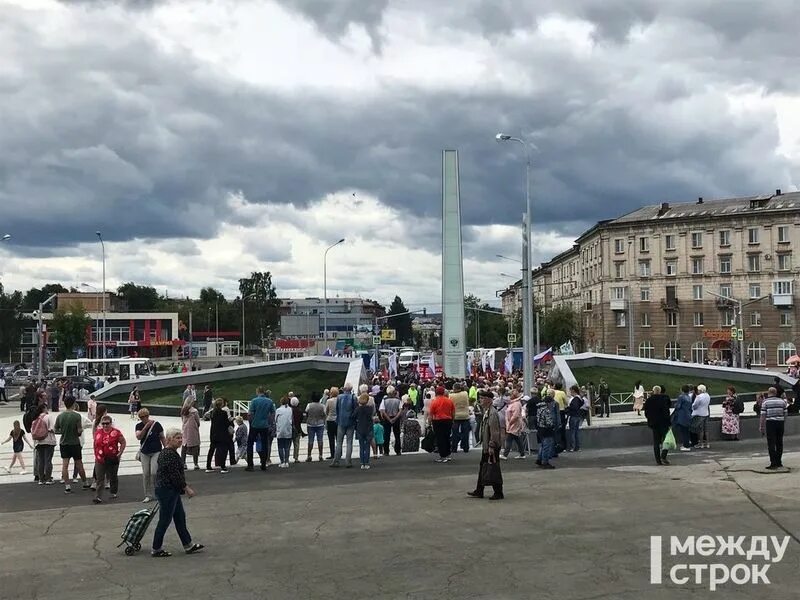Тагилорг. Нижний Тагил Привокзальная площадь 2022. Площадь славы Нижний Тагил. Нижний Тагил вагонка площадь славы. Фонтан на площади славы Нижний Тагил.