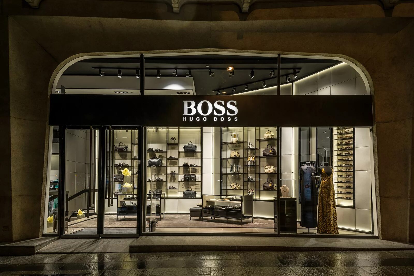 Хьюго босс бутик. Hugo Boss магазин. Хьюго босс магазины. Магазин Hugo Boss в Тбилиси. Магазин хуго босс