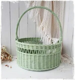 Маленькая корзинка из бумажной лозы