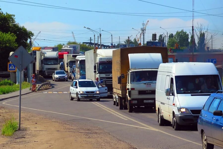 Пробки елец. Пробка на елецкой трассе сегодня. Елец рынок на трассе. Пробки елец. Авария на мосту в городе ельце.