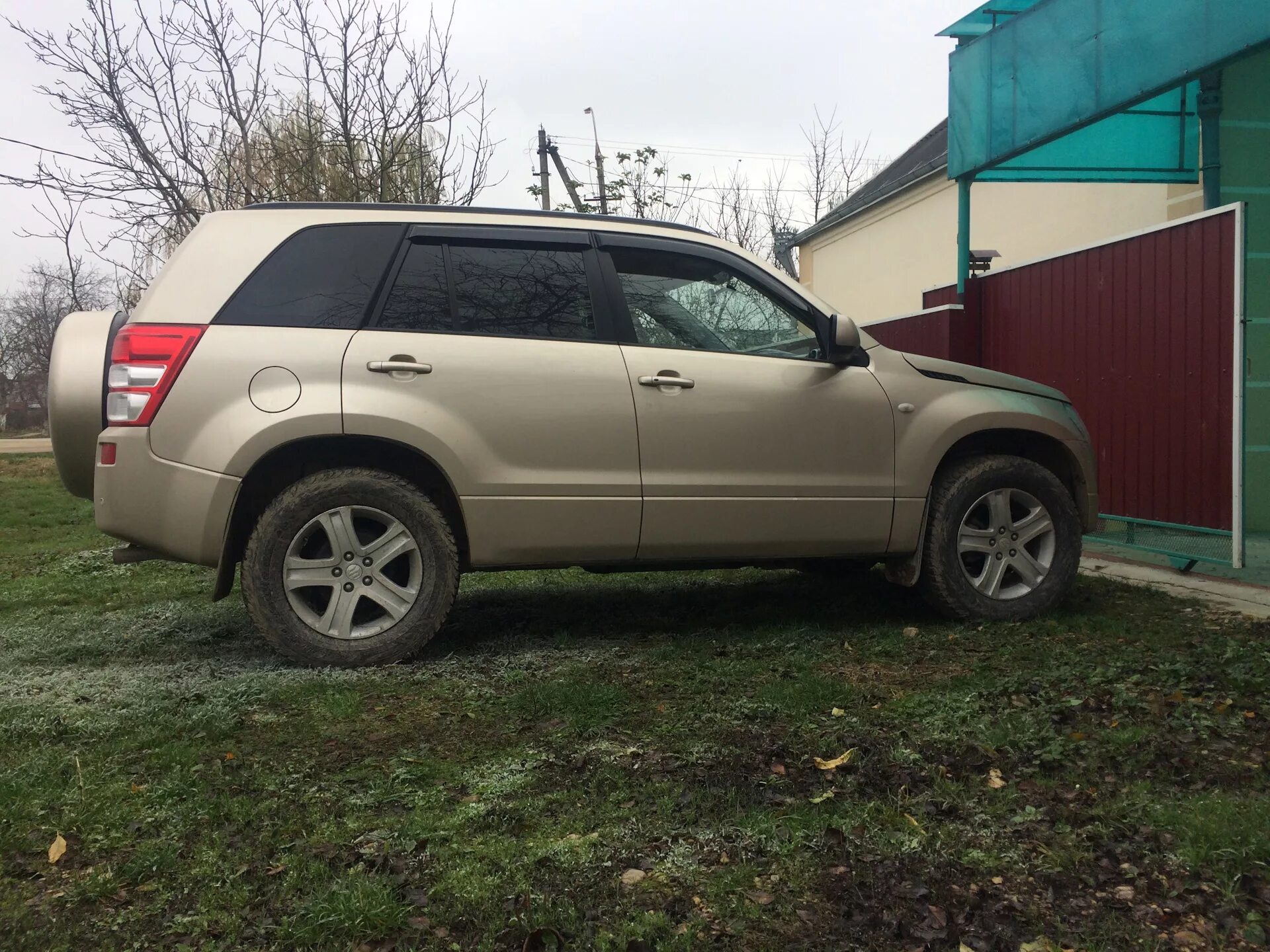 Suzuki vitara шины. 245 70 R17 на Сузуки Гранд Витара. Гранд Витара 245 70 17. Grand Vitara r17. 245 70 R17 на Suzuki Grand Vitara.