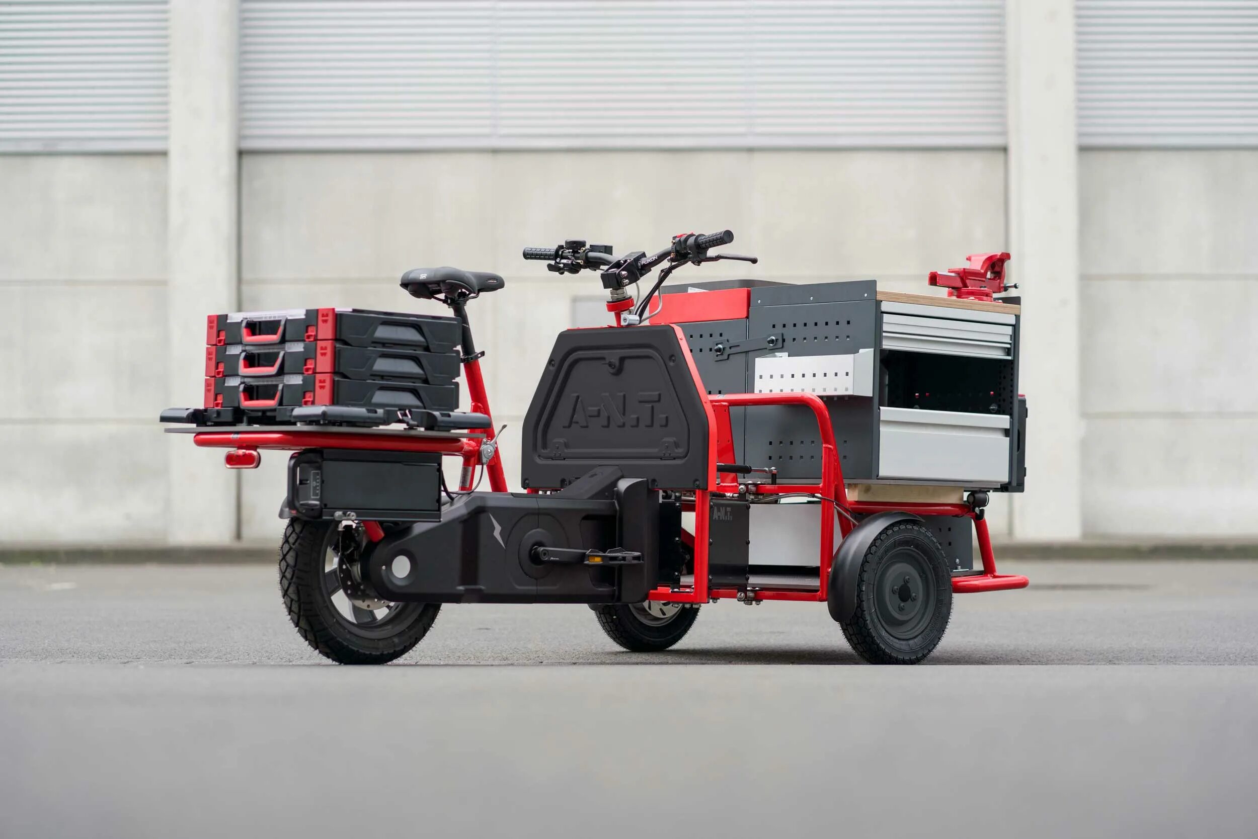 Карго байк. Cargo Bike ЦУКЛИНГ. Грузовой электровелосипед "bike2b Cargo". Четырёхколесный электрофэт-байк карго.