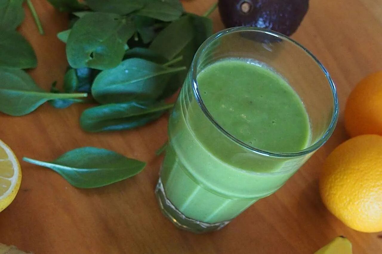 Домашние жиросжигающие напитки. Напитки смузи smoothie green. зеленый коктейль. напиток для похудения. коктейль для похудения.