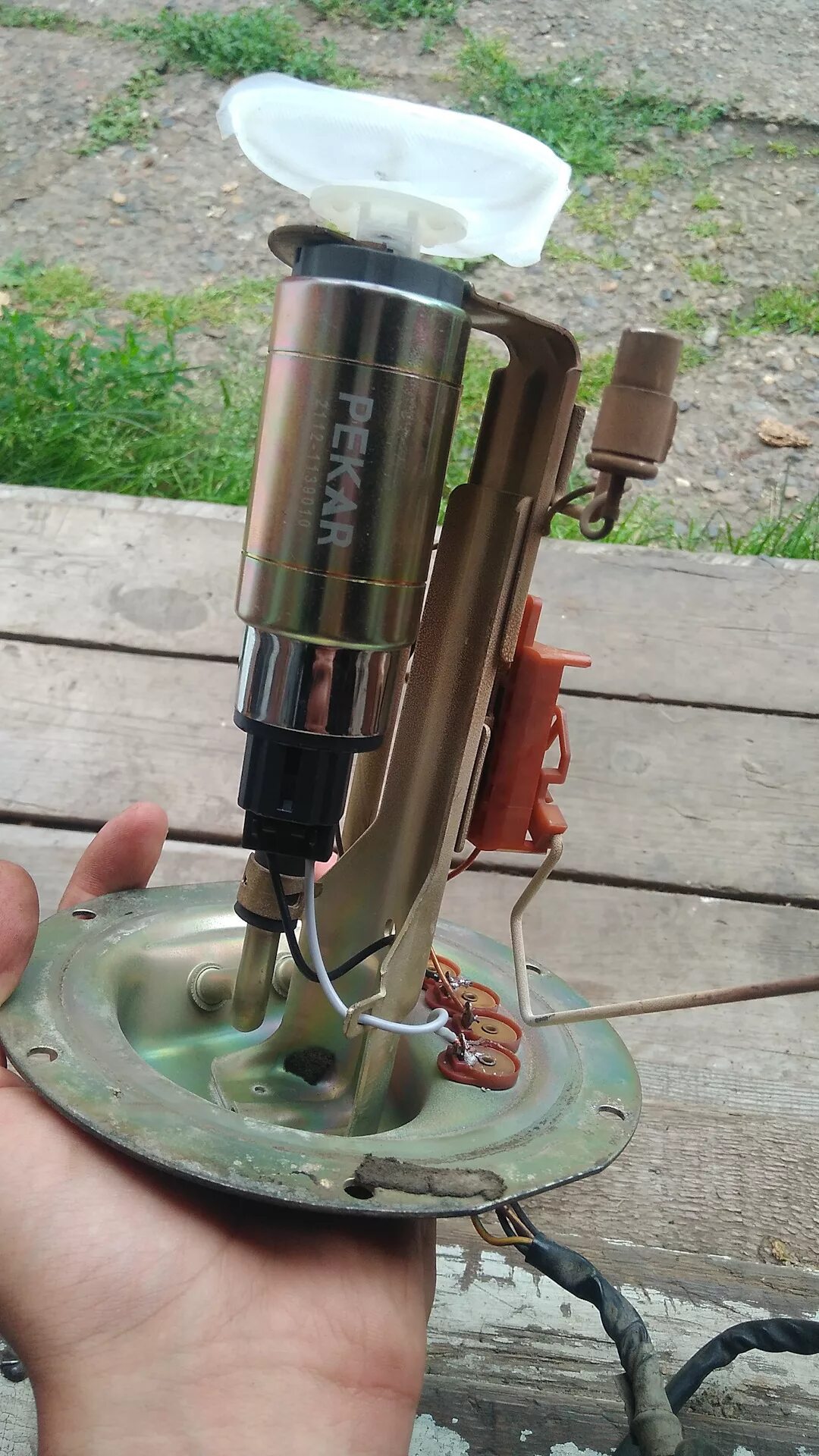 Модуль бензонасоса ваз 21 10. Топливный насос ваз 2108 инжектор. Как выглядит бензонасос на ваз. Бензонасос ваз 2110 16кл. 5 16.