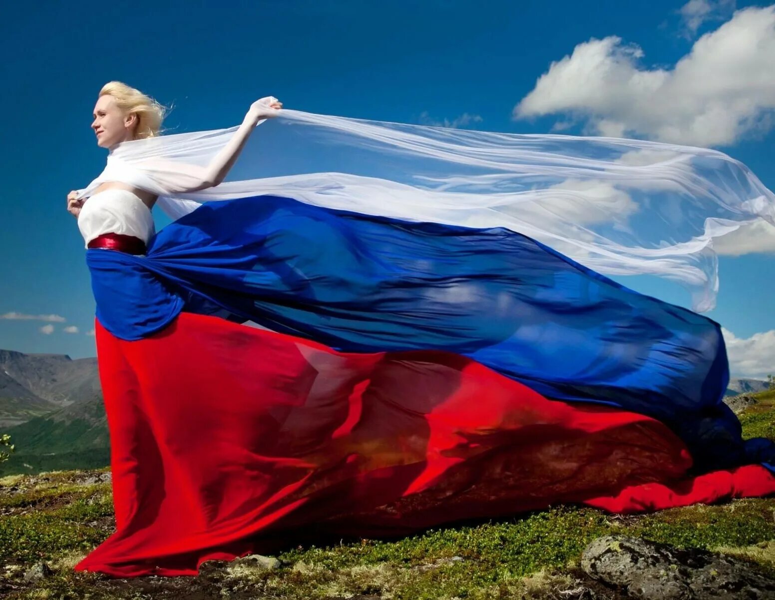 Россия это огромная держава. Флаг России красивый. Русь Россия Родина моя. Люблю Россию. Патриотический баннер.