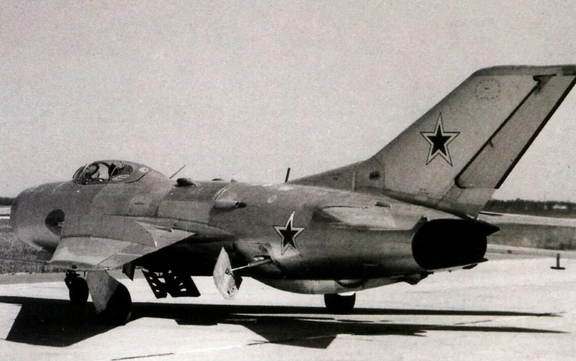 Самолёт миг-19п. Mig-19. Миг-19 ВВС СССР. Самолет миг 19. Авиарейсы 19