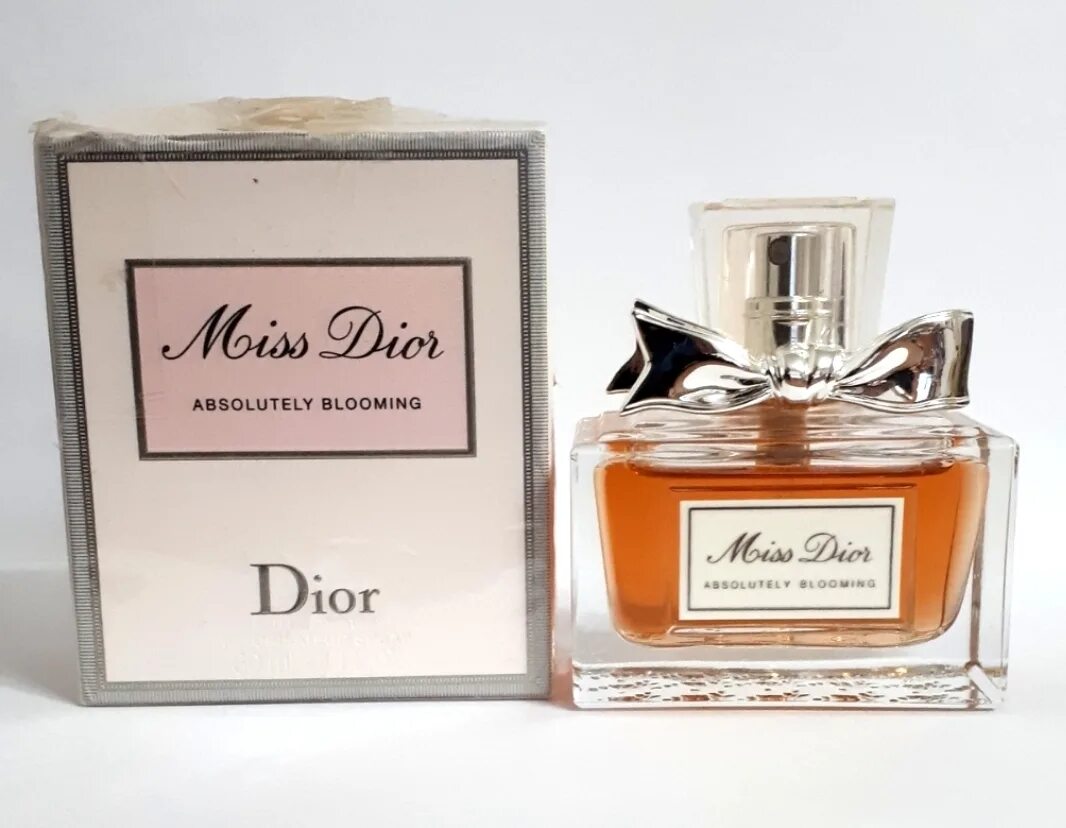 Мисс диор блуминг отзывы. Dior Miss Dior absolutely Blooming сменный флакон. Абсолютли блюминг. Miss Dior absolutely Blooming дорожный вариант. Ланком ля ви э Бэль или диор мис диор абсолютли Блуминг.