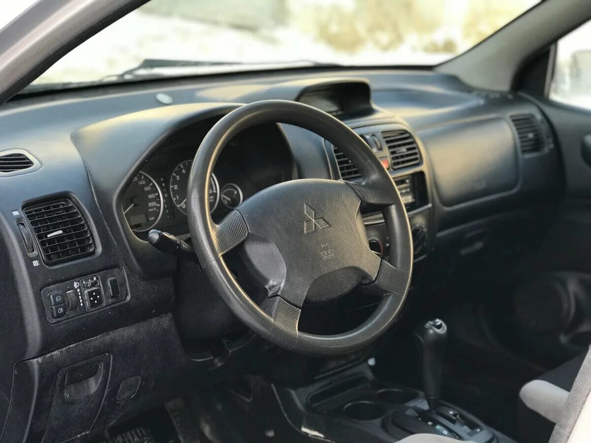 спойлер на митсубиси спейс стар. мицубиси спейс стар дверь. передняя левая дверь mitsubishi space star голубая. дверные карты на митсубиси спейс стар. мицубиси спейс стар дверь.