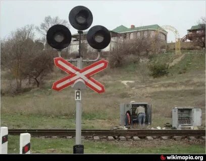 Белолунные светофоры на переезде