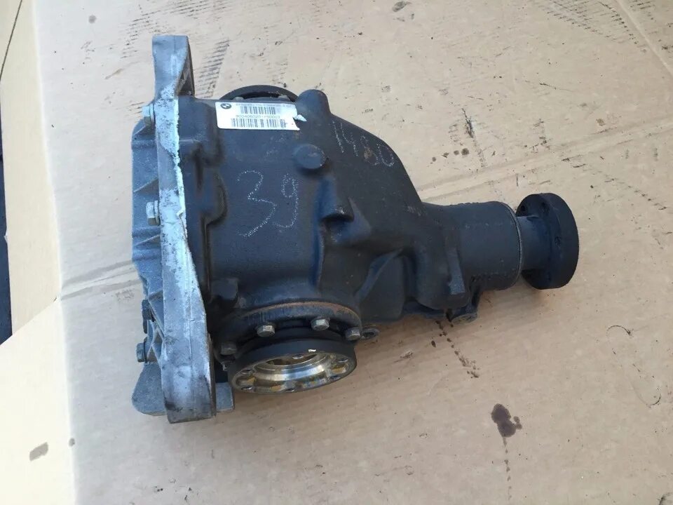 Задний редуктор е46. Редуктор бмв е46 168 тип. Редуктор bmw e46. Задний редуктор bmw e46 330xi. Редуктор бмв е46 автомат.