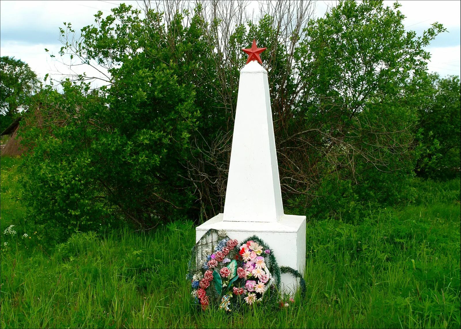 Терновский обелиски. Вологодская область, Шекснинский р-н, д. Думино. Памятник в д.Покровское Шекснинский район. Думино Шекснинский район. Памятники обелиски России.