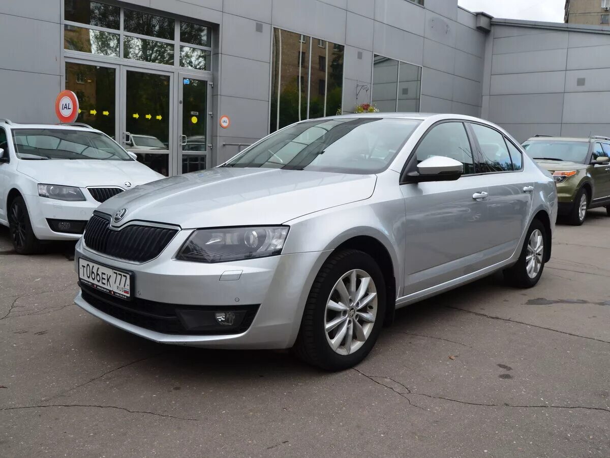 Купить октавию 2014. Skoda Octavia III (a7) 2014. Skoda Octavia a7 серебристый. Шкода Octavia 2014.