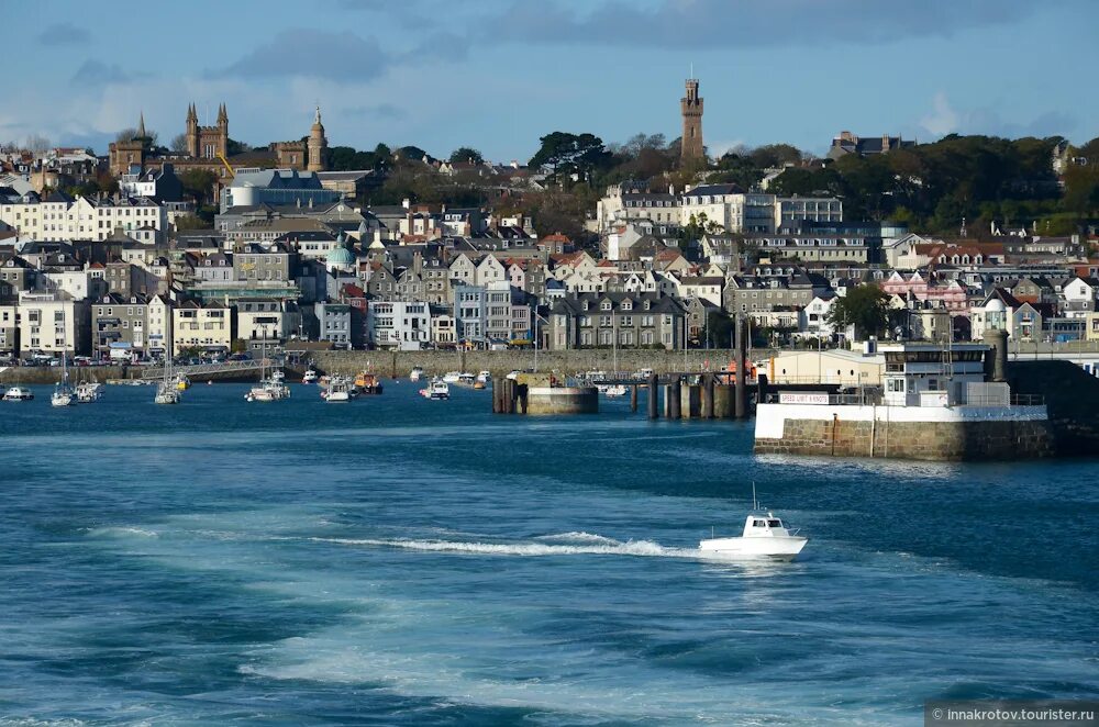Остров гернси купить недвижимость. Гернси (сент-питер-порт) департамент казначейства и ресурсов логотип. Гернси (сент-питер-порт) департамент казначейства и ресурсов логотип. St. Дом гюго на острове гернси фото.