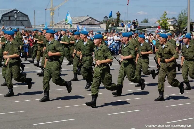 Полк города иваново. 217 Полк ВДВ Иваново. 98 Дивизия 217 полк ВДВ Иваново. 217 Гвардейский парашютно-десантный полк Иваново. Город Иваново ВДВ воинская часть.