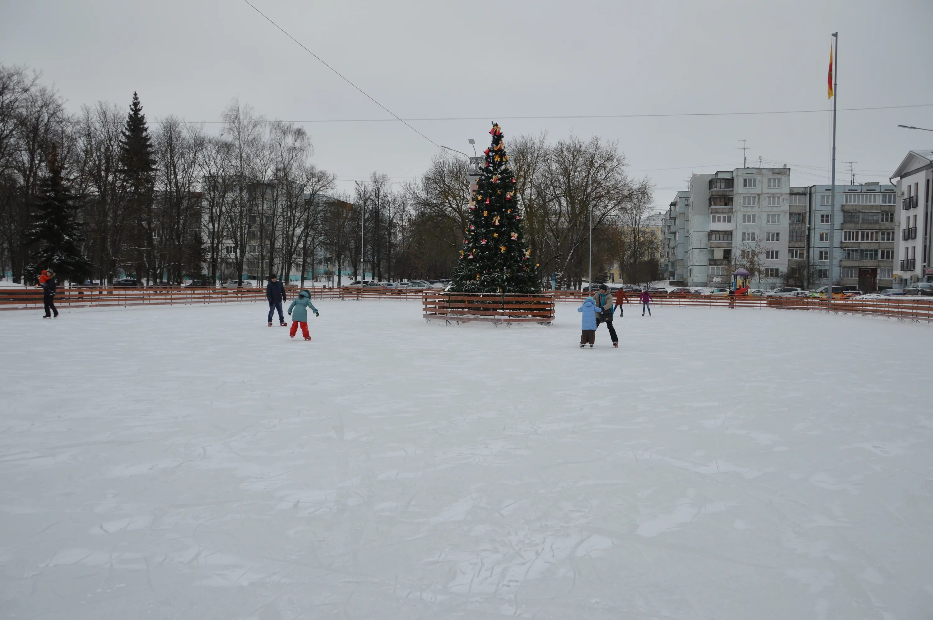 Каток победа тверь. Каток Бобачевская роща Тверь. Каток в Бобачевской роще Тверь 2022. Каток на площади славы Тверь. Каток в Бобачевской роще.