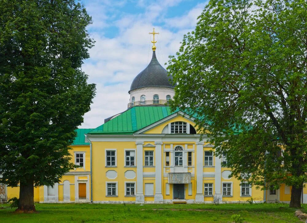 Святые монастыри твери. Тверской Христорождественский монастырь. Тверской женский монастырь Тверь. Екатерининский монастырь Тверь.