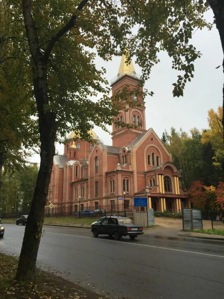 Церковь христа спасителя сыктывкар. Сыктывкар церковь баптистов. евангелистская церковь в сыктывкаре. костёл в сыктывкаре.